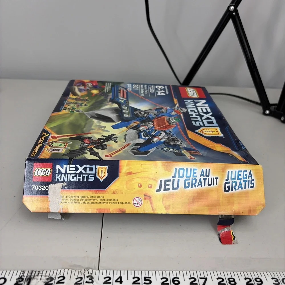 70320 LEGO Nexo Knights Season 2 Aaron Fox's Aero-Striker V2 New Opened Box